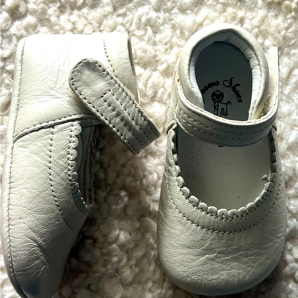 VINTAGE NEW beige 100% leather baby doll shoes
